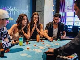 Pengguna memeriksa dompet digital